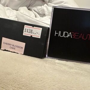 HUDA BEAUTY Pink Setting Powder for Flawless Finish